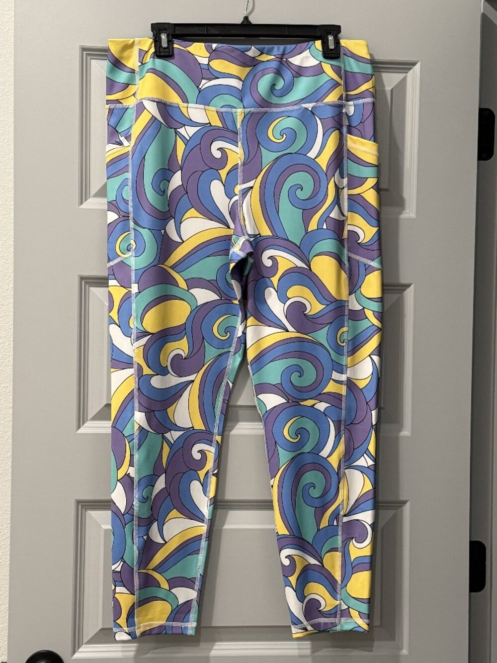 COLORFUL BLUE/PURPLE/YELLOW PAISLEY LEGGINGS - SIZE LARGE